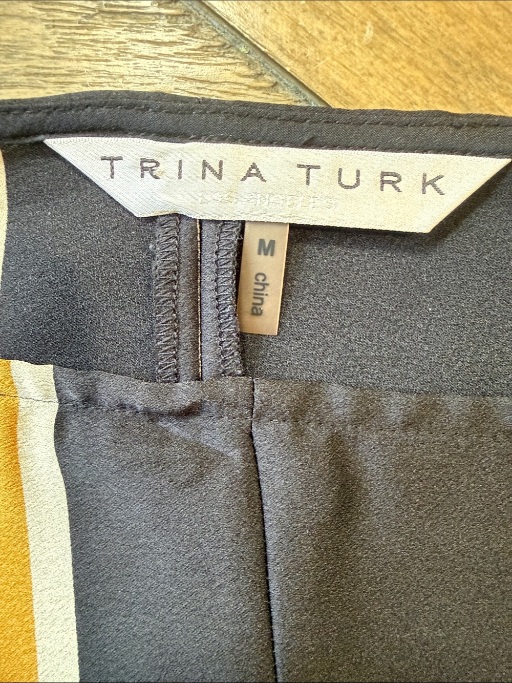 Trina Turk Los Angeles Cap Sleeve Relaxed Fit Asymmetrical Stripe Tie Hem Size M - Picture 3 of 7